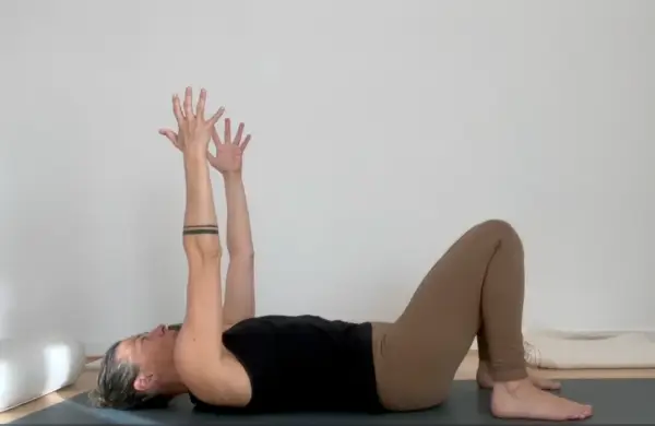 Yogavideo: Yoga til hjertet - Blid Yoga - Image 7